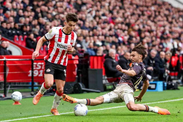 2025-11-30 PSV v FC Volendam - Dutch Eredivisie EINDHOVEN, NETHERLANDS - NOVEMBER 30: Esmir Bajraktarevic of PSV battles for the ball with Nordin Bukala of FC Volendam during the Dutch Eredivisie match between PSV and FC Volendam at Philips Stadion on November 30, 2025 in Eindhoven, Netherlands. Eindhoven Philips Stadion Netherlands Content not available for redistribution in The Netherlands directly or indirectly through any third parties. Copyright: xPieterxvanxderxWoudex