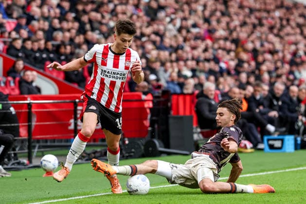 2025-11-30 PSV v FC Volendam - Dutch Eredivisie EINDHOVEN, NETHERLANDS - NOVEMBER 30: Esmir Bajraktarevic of PSV battles for the ball with Nordin Bukala of FC Volendam during the Dutch Eredivisie match between PSV and FC Volendam at Philips Stadion on November 30, 2025 in Eindhoven, Netherlands. Eindhoven Philips Stadion Netherlands Content not available for redistribution in The Netherlands directly or indirectly through any third parties. Copyright: xPieterxvanxderxWoudex