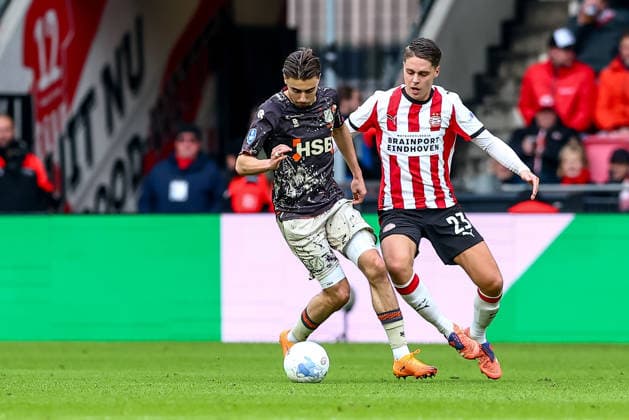 2025-11-30 PSV v FC Volendam - Dutch Eredivisie EINDHOVEN, NETHERLANDS - NOVEMBER 30: Nordin Bukala of FC Volendam is challenged by Joey Veerman of PSV during the Dutch Eredivisie match between PSV and FC Volendam at Philips Stadion on November 30, 2025 in Eindhoven, Netherlands. Eindhoven Philips Stadion Netherlands Content not available for redistribution in The Netherlands directly or indirectly through any third parties. Copyright: xPieterxvanxderxWoudex