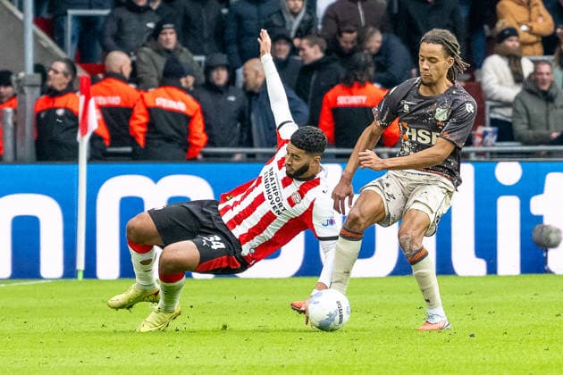 30 11 2025, Soccer Eredivisie, Season 2025 2026, Matchday 14, PSV Eindhoven FC Volendam at Philips Stadion in Eindhoven Duel between Ismael Salbari PSV Eindhoven, 34 and Deron Payne FC Volendam, 02 Photo Kirchner Media Thomas Haesler Copyright: xKirchner-Media ThomasxHaeslerx