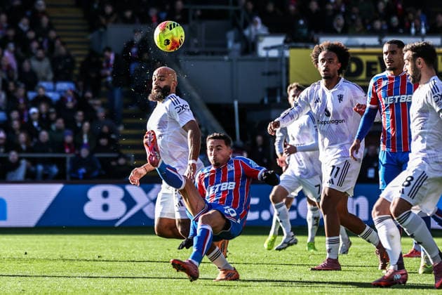Premier League Crystal Palace v Manchester United, ManU Yeremi Pino of Crystal Palace controls the ball in the Manchester United box during the Premier League match Crystal Palace vs Manchester United at Selhurst Park, London, United Kingdom, 30th November 2025 (Photo by Alfie Cosgrove News Images) London Selhurst Park Greater London United Kingdom Copyright: xAlfiexCosgrove NewsxImagesx