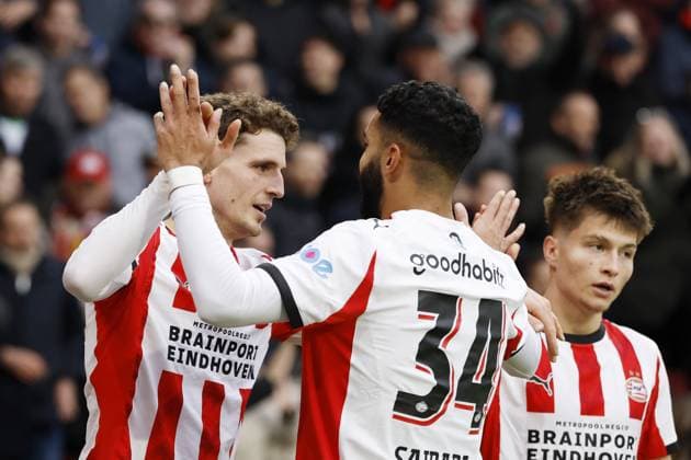 EINDHOVEN - Guus Til of PSV Eindhoven and Ismael Saibari of PSV Eindhoven celebrate the 3-0 goal during the Dutch Eredivisie match between PSV Eindhoven and FC Volendam at the Phillips Stadium on November 30, 2025, in Eindhoven, Netherlands. ANP MAURICE VAN STEEN Eredivisie 2025-2026 xVIxANPxSportx xxANPxIVx 543467418 originalFilename: 543467418.jpg