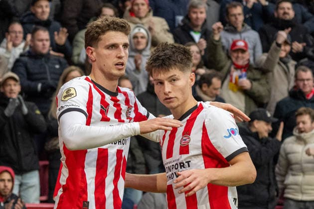 30 11 2025, Soccer Eredivisie, Season 2025 2026, Matchday 14, PSV Eindhoven FC Volendam at Philips Stadium in Eindhoven Guus Til PSV Eindhoven, 20 and Esmir Bajraktarevic PSV Eindhoven, 19 celebrate the goal for 3 0 Photo Kirchner Media Thomas Haesler Copyright: xKirchner-Media ThomasxHaeslerx