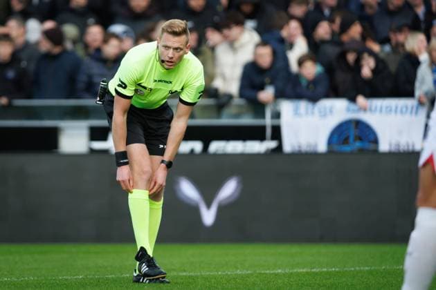 referee Lothar D Hondt pictured during a soccer match between Club Brugge and Royal Antwerp FC, Sunday 30 November 2025 in Brugge, on day 16 of the 2025-2026 Jupiler Pro League first division of the Belgian championship. KURTxDESPLENTER  x145368201x