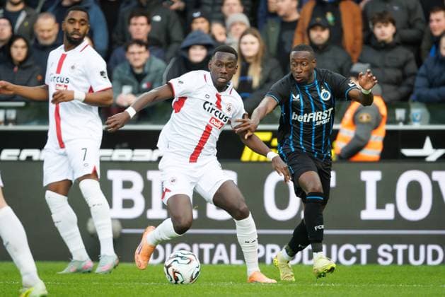 Antwerp s Marwan Al-Sahafi and Club s Carlos Forbs fight for the ball during a soccer match between Club Brugge and Royal Antwerp FC, Sunday 30 November 2025 in Brugge, on day 16 of the 2025-2026 Jupiler Pro League first division of the Belgian championship. KURTxDESPLENTER  x145368221x