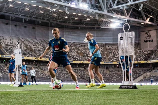 251130 Beata Olsson during a training session with the Swedish women s national football team on November 30, 2025 in Stockholm Photo Kenta Jönsson BILDBYRAN COP 210 KJ0291 fotboll football soccer fotball träning practice training sverige sweden dam bbeng  Copyright: KENTAxJÖNSSON BB251130KJ049