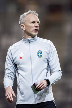 251130 Assistant coach Niklas Egnell during a training session with the Swedish women s national football team on November 30, 2025 in Stockholm Photo Kenta Jönsson BILDBYRAN COP 210 KJ0291 fotboll football soccer fotball träning practice training sverige sweden dam bbeng  Copyright: KENTAxJÖNSSON BB251130KJ051