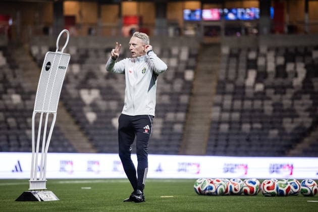 251130 Assistant coach Niklas Egnell during a training session with the Swedish women s national football team on November 30, 2025 in Stockholm Photo Kenta Jönsson BILDBYRAN COP 210 KJ0291 fotboll football soccer fotball träning practice training sverige sweden dam bbeng  Copyright: KENTAxJÖNSSON BB251130KJ052