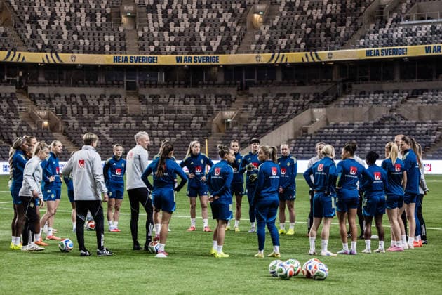251130 Players during a training session with the Swedish women s national football team on November 30, 2025 in Stockholm Photo Kenta Jönsson BILDBYRAN COP 210 KJ0291 fotboll football soccer fotball träning practice training sverige sweden dam bbeng  Copyright: KENTAxJÖNSSON BB251130KJ058