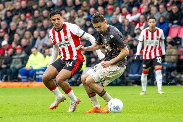 30 11 2025, Soccer Eredivisie, Season 2025 2026, Matchday 14, PSV Eindhoven FC Volendam at Philips Stadion in Eindhoven Duel between Couhaib Driouech PSV Eindhoven, 11 and Nordin Bukala FC Volendam, 18 Photo Kirchner Media Thomas Haesler Copyright: xKirchner-Media ThomasxHaeslerx