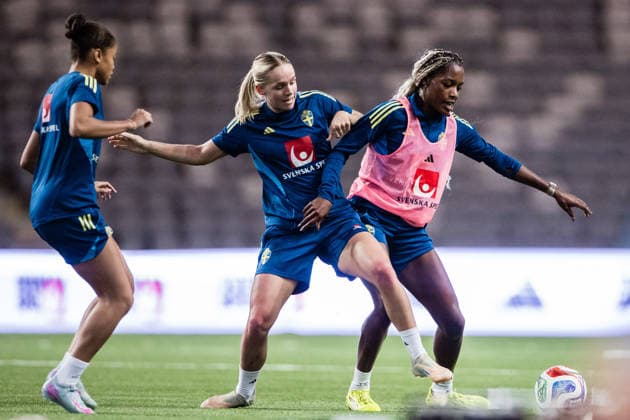 251130 Felicia Schröder, Hanna Lundkvist and Evelyn Ijeh during a training session with the Swedish women s national football team on November 30, 2025 in Stockholm Photo Kenta Jönsson BILDBYRAN COP 210 KJ0291 fotboll football soccer fotball träning practice training sverige sweden dam bbeng  Copyright: KENTAxJÖNSSON BB251130KJ059