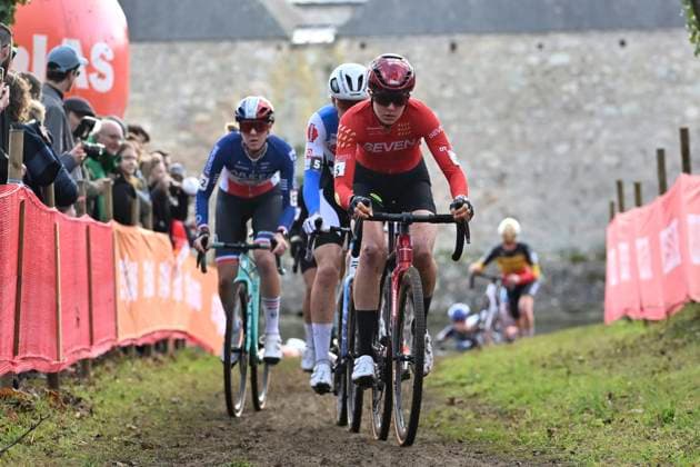 UCI Cyclocross World Cup 2025-2026 Flamanville FLAMANVILLE, FRANCE - NOVEMBER 30 : Van Alphen Aniek (NED) of Seven Racing during the 2nd leg of the Flamanville UCI Cyclocross World Cup 2025-2026 a cyclocross race for Women Elite on November 30, 2025 in Flamanville, France, 30 11 2025 ( Flamanville France  Copyright: xBcex