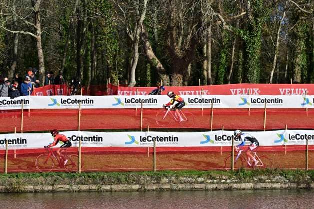 UCI Cyclocross World Cup 2025-2026 Flamanville FLAMANVILLE, FRANCE - NOVEMBER 30 : Norbert Riberolle Marion (BEL) of Crelan - Corendon during the 2nd leg of the Flamanville UCI Cyclocross World Cup 2025-2026 a cyclocross race for Women Elite on November 30, 2025 in Flamanville, France, 30 11 2025 ( Flamanville France  Copyright: xBcex