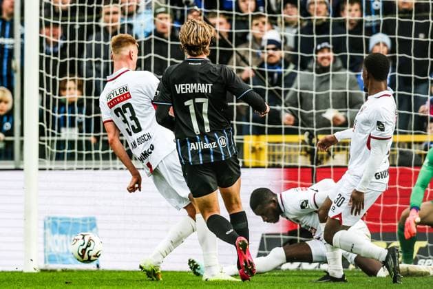 Club s Romeo Vermant pictured in action during a soccer match between Club Brugge and Royal Antwerp FC, Sunday 30 November 2025 in Brugge, on day 16 of the 2025-2026 Jupiler Pro League first division of the Belgian championship. BRUNOxFAHY  x145370404x