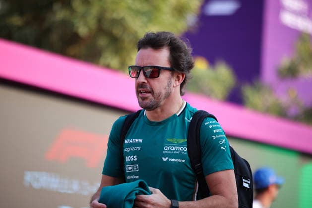 Fernando Alonso Aston Martin Aramco Formula One Team, 14 , QAT, Formula 1 World Championship, Qatar Grand Prix, Doha, Lusail, Lusail International Circuit, Sunday, Race Day, 30 11 2025 QAT, Formula 1 World Championship, Qatar Grand Prix, Doha, Lusail, Lusail International Circuit, Sunday, Race Day, 30 11 2025 Doha Copyright: xEibner-Pressefoto AnnikaxGrafx EP_AGF