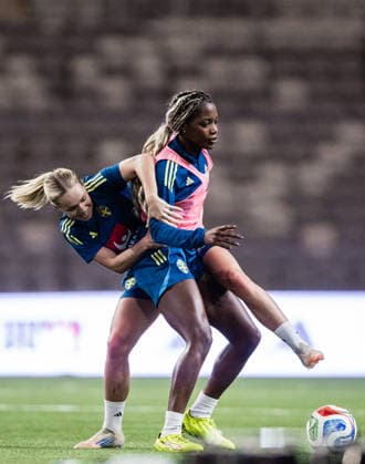 251130 Hanna Lundkvist and Evelyn Ijeh during a training session with the Swedish women s national football team on November 30, 2025 in Stockholm Photo Kenta Jönsson BILDBYRAN COP 210 KJ0291 fotboll football soccer fotball träning practice training sverige sweden dam bbeng  Copyright: KENTAxJÖNSSON BB251130KJ061