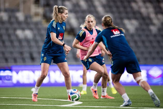 251130 Linda Sembrant during a training session with the Swedish women s national football team on November 30, 2025 in Stockholm Photo Kenta Jönsson BILDBYRAN COP 210 KJ0291 fotboll football soccer fotball träning practice training sverige sweden dam bbeng  Copyright: KENTAxJÖNSSON BB251130KJ062
