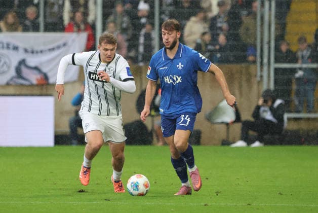 30 11 2025, Football, Men, 2 Bundesliga, Season 2025 2026, SV 07 Elversberg SV Darmstadt 98, Lasse Günther SV 07 Elversberg , Killian Corredor SV Darmstadt 98 Elversberg Ursapharm Arena an der Kaiserlinde Saarland Germany DEU Copyright: xFabianxKleerx
