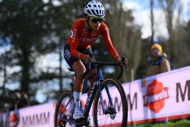 Dutch Ceylin Del Carmen Alvarado pictured in action during the women s race at the Cyclocross World Cup cyclocross event in Flamanville, France, Sunday 30 November 2025, the 2nd stage (out of 12) in the World Cup of the 2025-2026 season. DAVIDxPINTENS  x145370911x