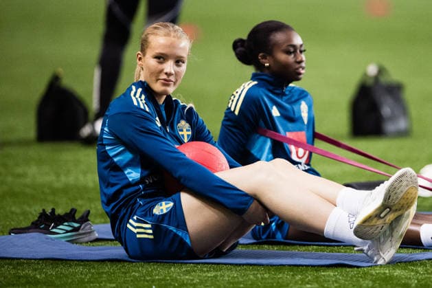 251130 Smilla Holmberg during a training session with the Swedish women s national football team on November 30, 2025 in Stockholm Photo Kenta Jönsson BILDBYRAN COP 210 KJ0291 fotboll football soccer fotball träning practice training sverige sweden dam bbeng  Copyright: KENTAxJÖNSSON BB251130KJ065