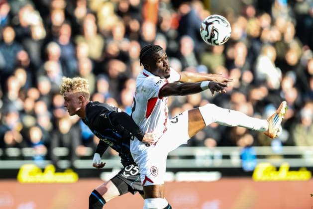 Club s Joaquin Seys and Antwerp s Farouck Adekami fight for the ball during a soccer match between Club Brugge and Royal Antwerp FC, Sunday 30 November 2025 in Brugge, on day 16 of the 2025-2026 Jupiler Pro League first division of the Belgian championship. BRUNOxFAHY  x145371157x