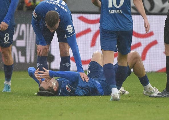30 11 2025, xhbx, Soccer 2 Bundesliga, SV Elversberg SV Darmstadt 98 v l Fraser Hornby SV Darmstadt 98 injured, injury, DFL DFB REGULATIONS PROHIBIT ANY USE OF PHOTOGRAPHS as IMAGE SEQUENCES and or QUASI VIDEO Elversberg