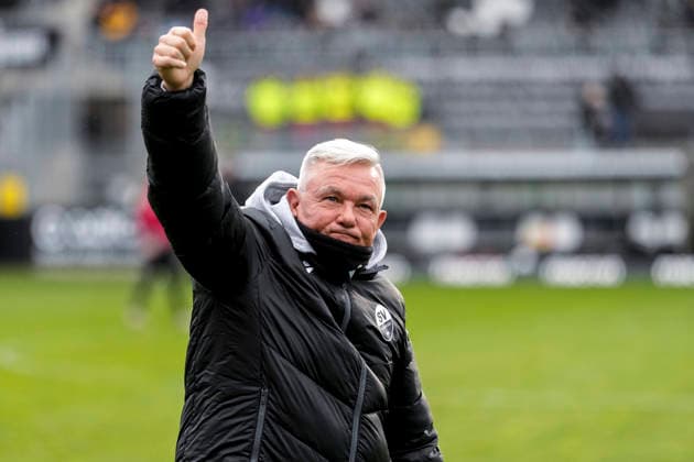 Olaf Janßen Janssen, coach, head coach, SVS , with thumbs up, gesture, gesture, confident, positive, optimistic, joy, rejoice, rejoicing, single picture, single photo, action, action, 30 11 2025, Sandhausen Germany , Football, Regionalliga Südwest, SV Sandhausen SV Stuttgarter Kickers xozx