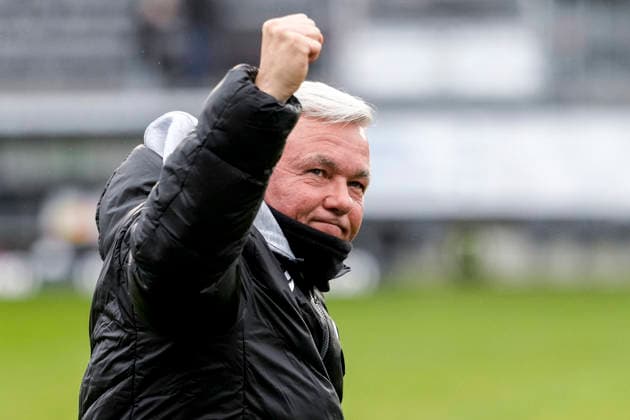 Olaf Janßen Janssen, coach, head coach, SVS , single picture, single photo, action, action, cheer, cheers, celebration, joy, rejoice, confident, optimistic, positive, game scene, 30 11 2025, Sandhausen Germany , Soccer, Regionalliga Südwest, SV Sandhausen SV Stuttgarter Kickers xozx