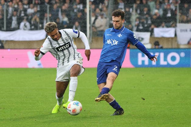 30 11 2025, Football, Men, 2 Bundesliga, Season 2025 2026, SV 07 Elversberg SV Darmstadt 98, Bambase Conte SV 07 Elversberg , Sergio Lopez SV Darmstadt 98 Elversberg Ursapharm Arena an der Kaiserlinde Saarland Germany DEU Copyright: xFabianxKleerx