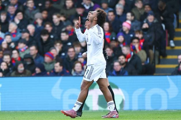 Joshua Zirkzee of Manchester United, ManU celebrates after scoring a goal (1-1) Crystal Palace v Manchester United, Premier League, Football, Selhurst Park, London, UK - 30 Nov 2025London Selhurst Park United Kingdom EDITORIAL USE ONLY No use with unauthorised audio, video, data, fixture lists, club league logos or live services. Online in-match use limited to 120 images, no video emulation. No use in betting, games or single club league player publications. Copyright: xSimonxDael Shutterstockx 15941699ak