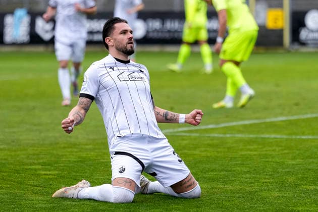 Goalscorer Pascal Testroet SVS, 37 , player of SV Sandhausen SVS , cheers about the goal to 1 0, cheer, cheer, goal celebration, celebrate the goal, goal, celebration, cheers about the goal, joy, joy, rejoices, optimistic, positive, game scene, highlight, single picture, single photo, action, action, 30 11 2025, Sandhausen Germany , Football, Regionalliga Südwest, SV Sandhausen SV Stuttgarter Kickers xozx