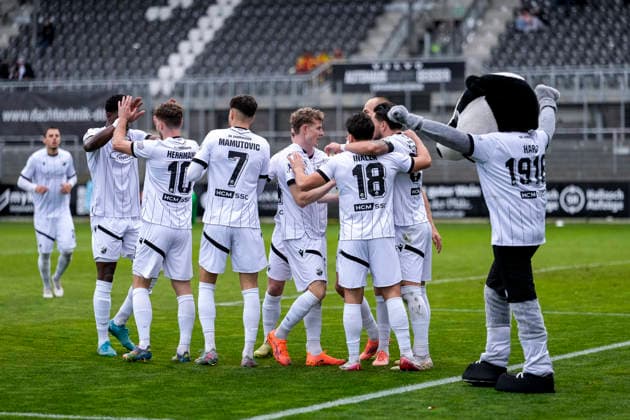 Players of SV Sandhausen SVS , celebrate the goal, celebrate the goal, goal, celebration, cheers about the goal, rejoice, joy, rejoices, optimistic, positive, game scene, highlight, action, 30 11 2025, Sandhausen Germany , Football, Regionalliga Südwest, SV Sandhausen SV Stuttgarter Kickers xozx
