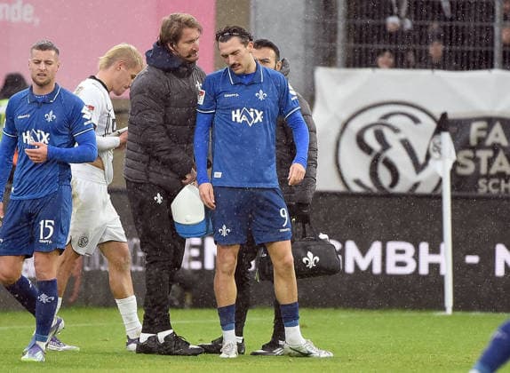 30 11 2025, xhbx, Soccer 2 Bundesliga, SV Elversberg SV Darmstadt 98 v l Fraser Hornby SV Darmstadt 98 injured, injury, DFL DFB REGULATIONS PROHIBIT ANY USE OF PHOTOGRAPHS as IMAGE SEQUENCES and or QUASI VIDEO Elversberg