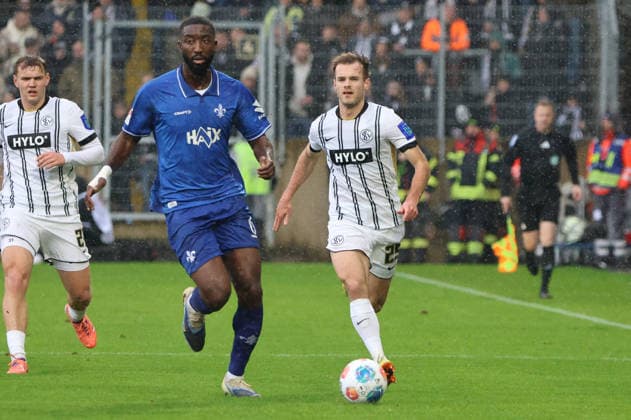 30 11 2025, Football, Men, 2 Bundesliga, Season 2025 2026, SV 07 Elversberg SV Darmstadt 98, Patric Pfeiffer SV Darmstadt 98 , Tom Zimmerschied SV 07 Elversberg Elversberg Ursapharm Arena an der Kaiserlinde Saarland Germany DEU Copyright: xFabianxKleerx