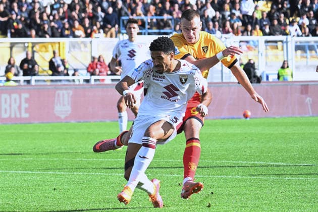 CALCIO - Serie A - US Lecce vs Torino FC Saul Coco (Torino Fc) in action during US Lecce vs Torino FC, Italian soccer Serie A match in Lecce, Italy, November 30 2025 Lecce Italy  Copyright: xIPAxSport ABACAx