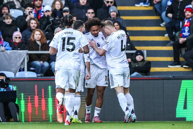 Premier League Crystal Palace v Manchester United, ManU Joshua Zirkzee of Manchester United celebrates his goal to make it 1-1 during the Premier League match Crystal Palace vs Manchester United at Selhurst Park, London, United Kingdom, 30th November 2025 (Photo by Alfie Cosgrove News Images) London Selhurst Park Greater London United Kingdom Copyright: xAlfiexCosgrove NewsxImagesx
