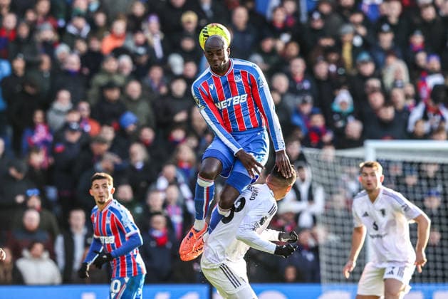 Premier League Crystal Palace v Manchester United, ManU Jean-Philippe Mateta of Crystal Palace jumps up to win the high ball during the Premier League match Crystal Palace vs Manchester United at Selhurst Park, London, United Kingdom, 30th November 2025 (Photo by Alfie Cosgrove News Images) London Selhurst Park Greater London United Kingdom Copyright: xAlfiexCosgrove NewsxImagesx