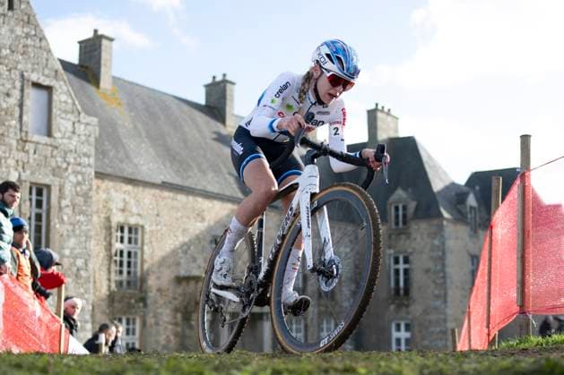 UCI Cyclocross World Cup 2025-2026 Flamanville FLAMANVILLE, FRANCE - NOVEMBER 30 : Van Der Heijden Inge (NED) of Crelan - Corendon during the 2nd leg of the Flamanville UCI Cyclocross World Cup 2025-2026 a cyclocross race for Women Elite on November 30, 2025 in Flamanville, France, 30 11 2025 ( Flamanville France  Copyright: xBcex