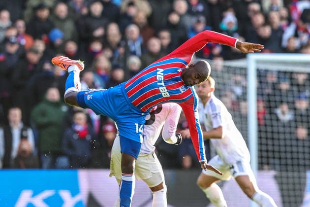 Premier League Crystal Palace v Manchester United, ManU Jean-Philippe Mateta of Crystal Palace jumps up to win the high ball during the Premier League match Crystal Palace vs Manchester United at Selhurst Park, London, United Kingdom, 30th November 2025 (Photo by Alfie Cosgrove News Images) London Selhurst Park Greater London United Kingdom Copyright: xAlfiexCosgrove NewsxImagesx