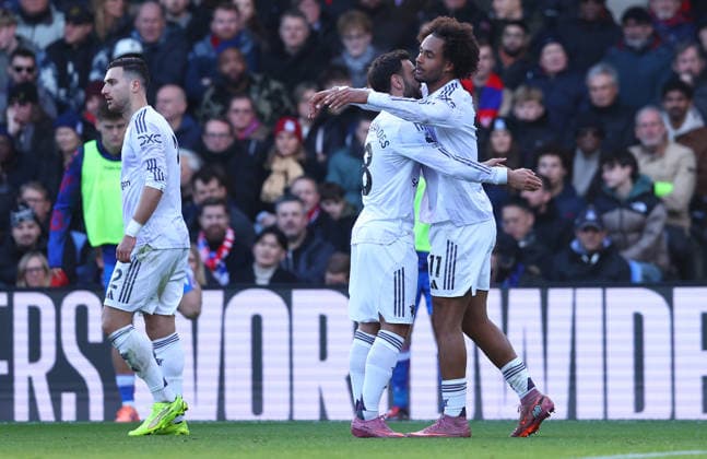 London, England, 30th November 2025. Joshua Zirkzee (R) of Manchester United, ManU celebrates after scoring to make it 1-1 during the Crystal Palace vs Manchester United Premier League match at Selhurst Park, London. Picture credit should read: Paul Terry Sportimage EDITORIAL USE ONLY. No use with unauthorised audio, video, data, fixture lists, club league logos or live services. Online in-match use limited to 120 images, no video emulation. No use in betting, games or single club league player publications. SPI_036_PT_Crystal_Palace_Man_Utd SPI-4335-0036