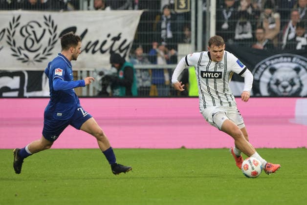 30 11 2025, Football, Men, 2 Bundesliga, Season 2025 2026, SV 07 Elversberg SV Darmstadt 98, Lasse Günther SV 07 Elversberg , Sergio Lopez SV Darmstadt 98 Elversberg Ursapharm Arena an der Kaiserlinde Saarland Germany DEU Copyright: xFabianxKleerx