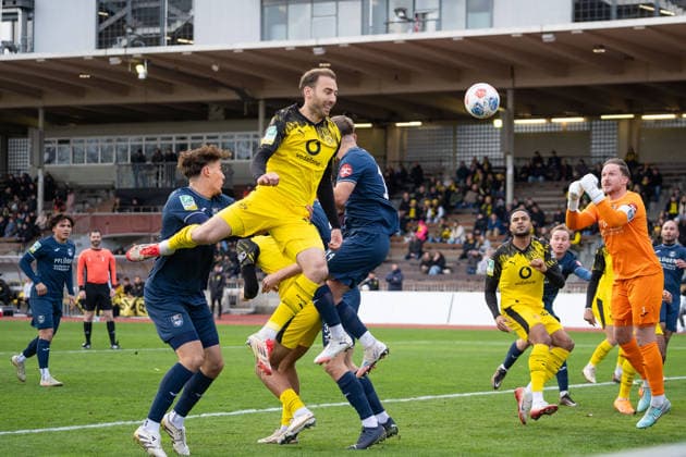 Michael Eberwein Borussia Dortmund U23, 14 in duel against Marcel Hoelscher SC Wiedenbrueck, 01 BVB Borussia Dortmund U23 vs SC Wiedenbrueck, Football, Regionalliga West, Matchday 17, Season 2025 2026, 30 11 2025 BVB Borussia Dortmund U23 vs SC Wiedenbrueck, Football, Regionalliga West, Matchday 17, Season 2025 2026, 30 11 2025 Dortmund Copyright: xEibner-Pressefoto DamianxKruczynx EP_DKI