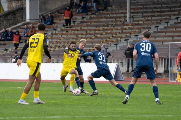 Almugera Raouf Kabar Borussia Dortmund U23, 42 vs Marlon Lakaemper SC Wiedenbrueck, 07 and Fabio Riedl SC Wiedenbrueck, 31 BVB Borussia Dortmund U23 vs SC Wiedenbrueck, Football, Regionalliga West, Matchday 17, Season 2025 2026, 30 11 2025 BVB Borussia Dortmund U23 vs SC Wiedenbrueck, Football, Regionalliga West, Matchday 17, Season 2025 2026, 30 11 2025 Dortmund Copyright: xEibner-Pressefoto DamianxKruczynx EP_DKI