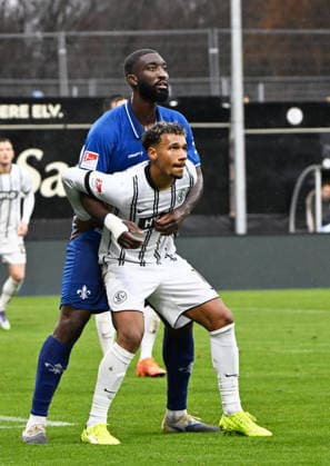 Soccer 2 Bundesliga Season 2025 26 30 11 2025 Ursapharm Arena SV Elversberg elv SV Darmstadt 98 da Patric PFEIFFER SV Darmstadt 98 , li Bambase CONTE SV Elversberg Soccer 2 Bundesliga SV Elversberg