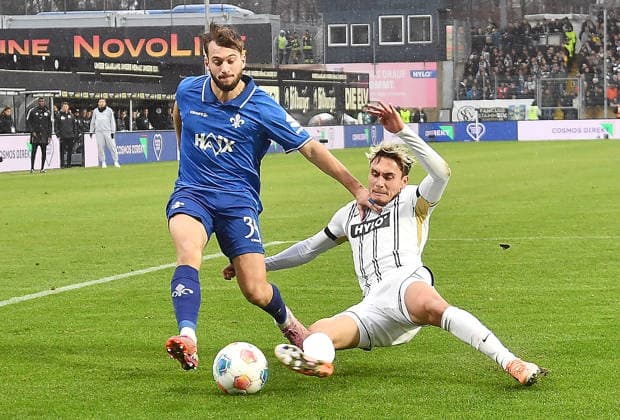 30 11 2025, xhbx, Soccer 2 Bundesliga, SV Elversberg SV Darmstadt 98 v l Killian Corredor SV Darmstadt 98 , Nicholas Mickelson SV Elversberg DFL DFB REGULATIONS PROHIBIT ANY USE OF PHOTOGRAPHS as IMAGE SEQUENCES and or QUASI VIDEO Elversberg
