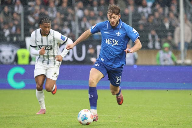 30 11 2025, Football, Men, 2 Bundesliga, Season 2025 2026, SV 07 Elversberg SV Darmstadt 98, Jarzinho Malanga SV 07 Elversberg , Killian Corredor SV Darmstadt 98 Elversberg Ursapharm Arena an der Kaiserlinde Saarland Germany DEU Copyright: xFabianxKleerx