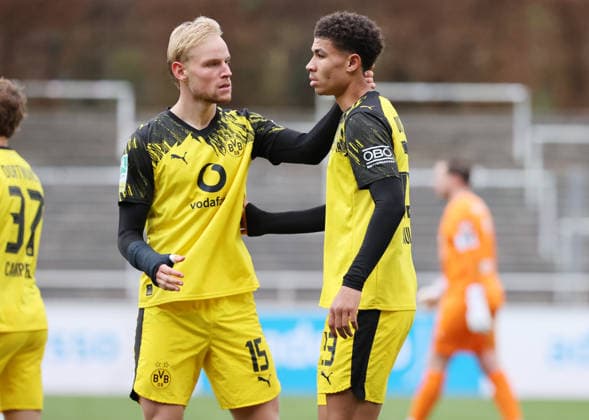 Sunday 30 11 2025, Season 2025 26, Regionalliga West, Matchday 17 at Stadion Rote Erde Dortmund, BVB Borussia Dortmund II SC Wiedenbrück, Dortmund goal celebration to 2 1 Ben Vincent Hüning BVB II and Jordi Leander Paulina BVB II , f l