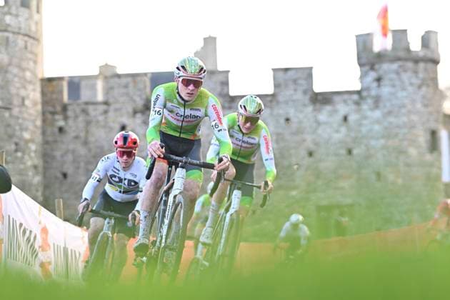 UCI Cyclocross World Cup 2025-2026 Flamanville FLAMANVILLE, FRANCE - NOVEMBER 30 : Vandebosch Toon (BEL) of Crelan - Corendon during the 2nd leg of the Flamanville UCI Cyclocross World Cup 2025-2026 a cyclocross race for Men Elite on November 30, 2025 in Flamanville, France, 30 11 2025 ( Flamanville France  Copyright: xBcex