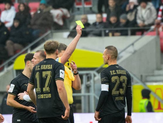 Germany Soccer, 3 Liga 2025 26, 16 Matchday SSV Jahn Regensburg vs FC Hansa Rostock Jahnstadion Regensburg Florian Carstens FC Hansa Rostock Franz Pfanne FC Hansa Rostock Yannick Sager Referee Referee Copyright: xChristopherxRupprechtx