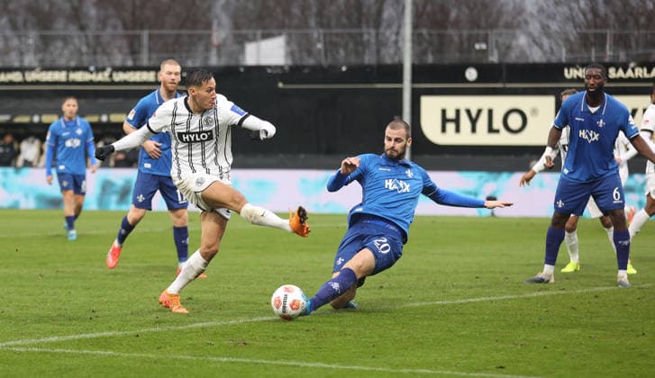 30 11 2025, Football, Men, 2 Bundesliga, Season 2025 2026, SV 07 Elversberg SV Darmstadt 98, Younes Ebnoutalib SV 07 Elversberg Aleksandar Vukotic SV Darmstadt 98 Elversberg Ursapharm Arena an der Kaiserlinde Saarland Germany DEU Copyright: xFabianxKleerx